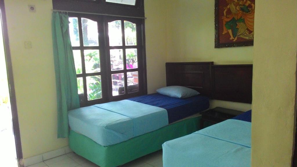 Mahendra Beach Inn Кута Екстериор снимка