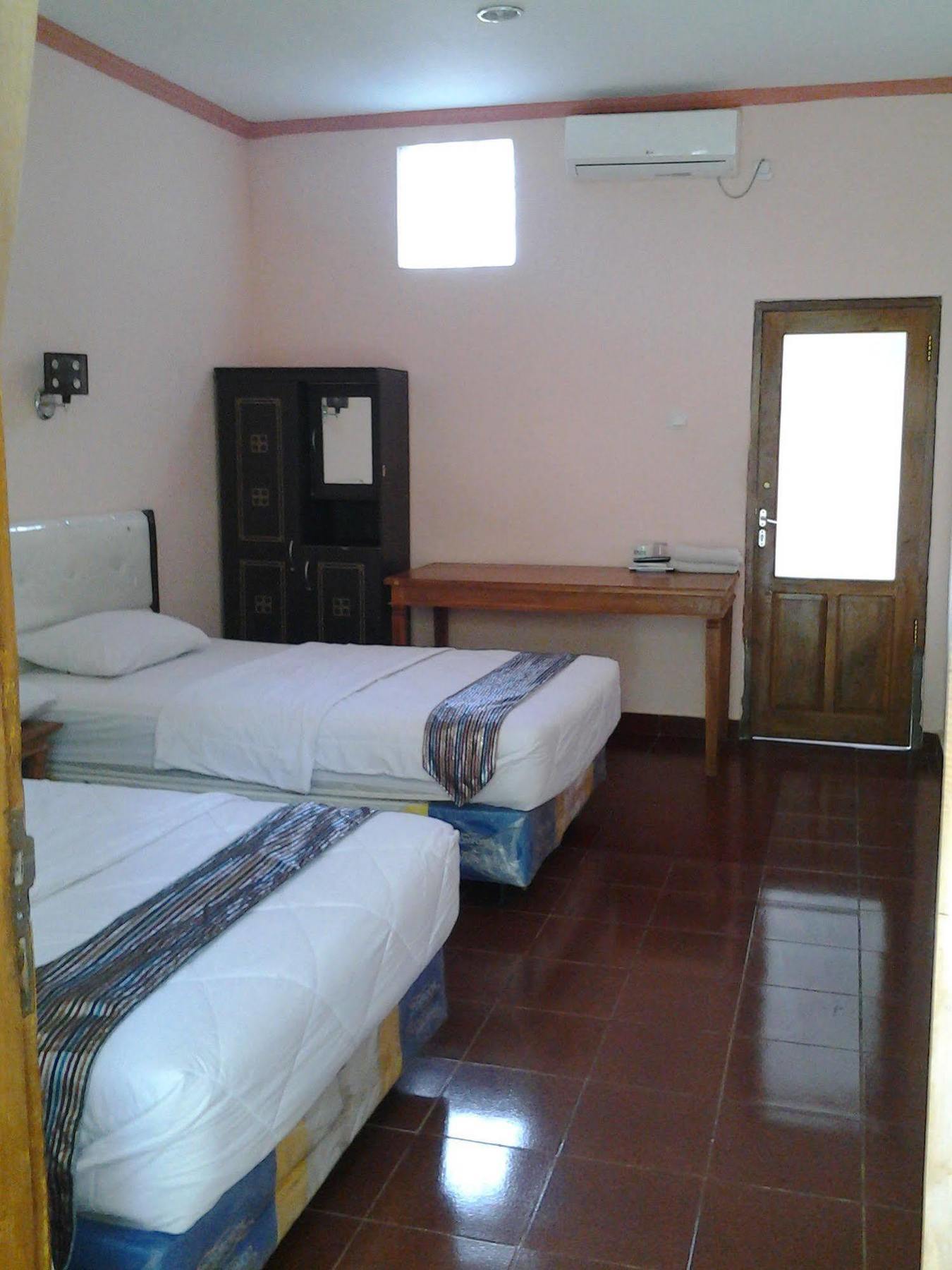 Mahendra Beach Inn Кута Екстериор снимка