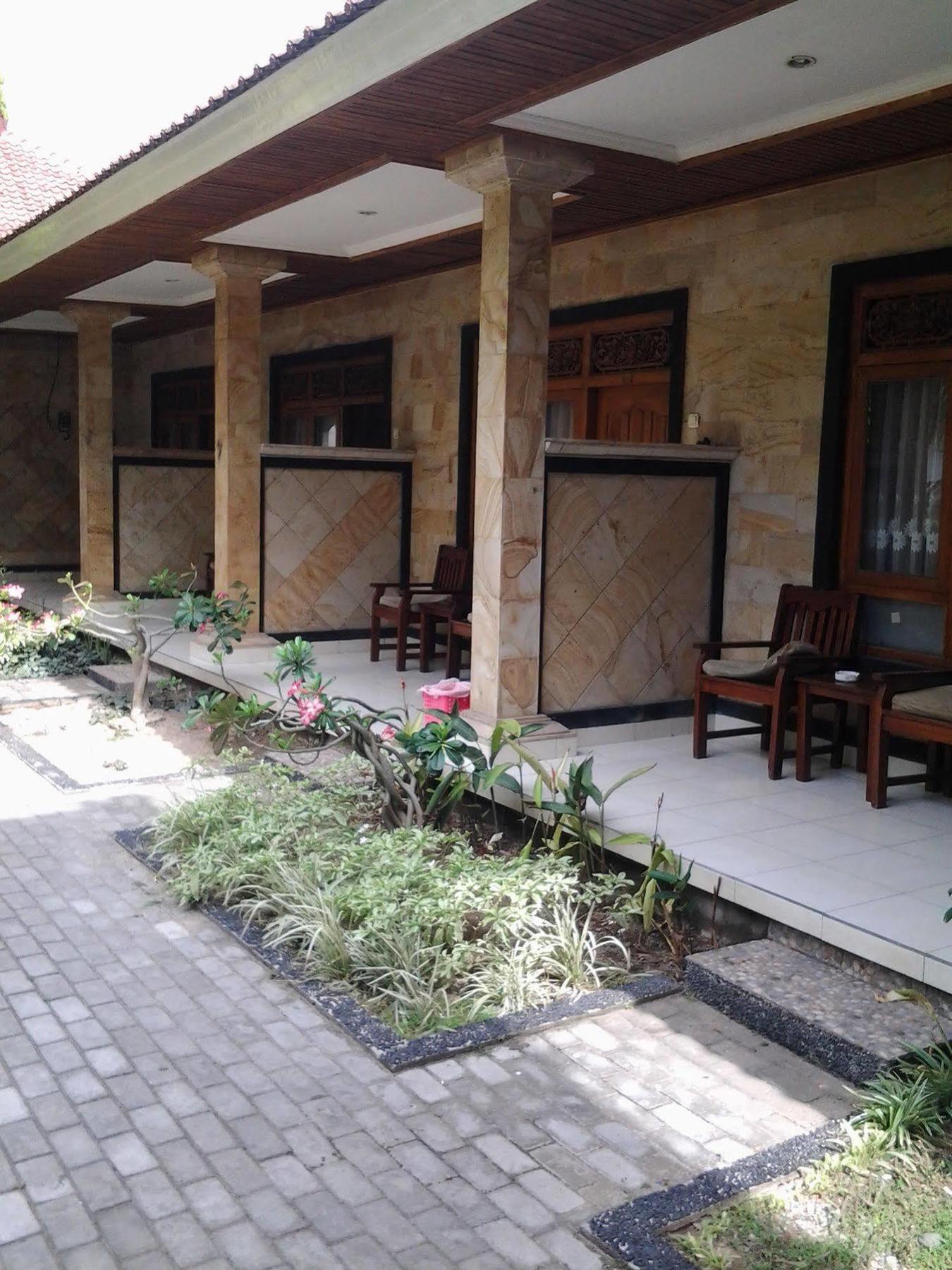 Mahendra Beach Inn Кута Екстериор снимка