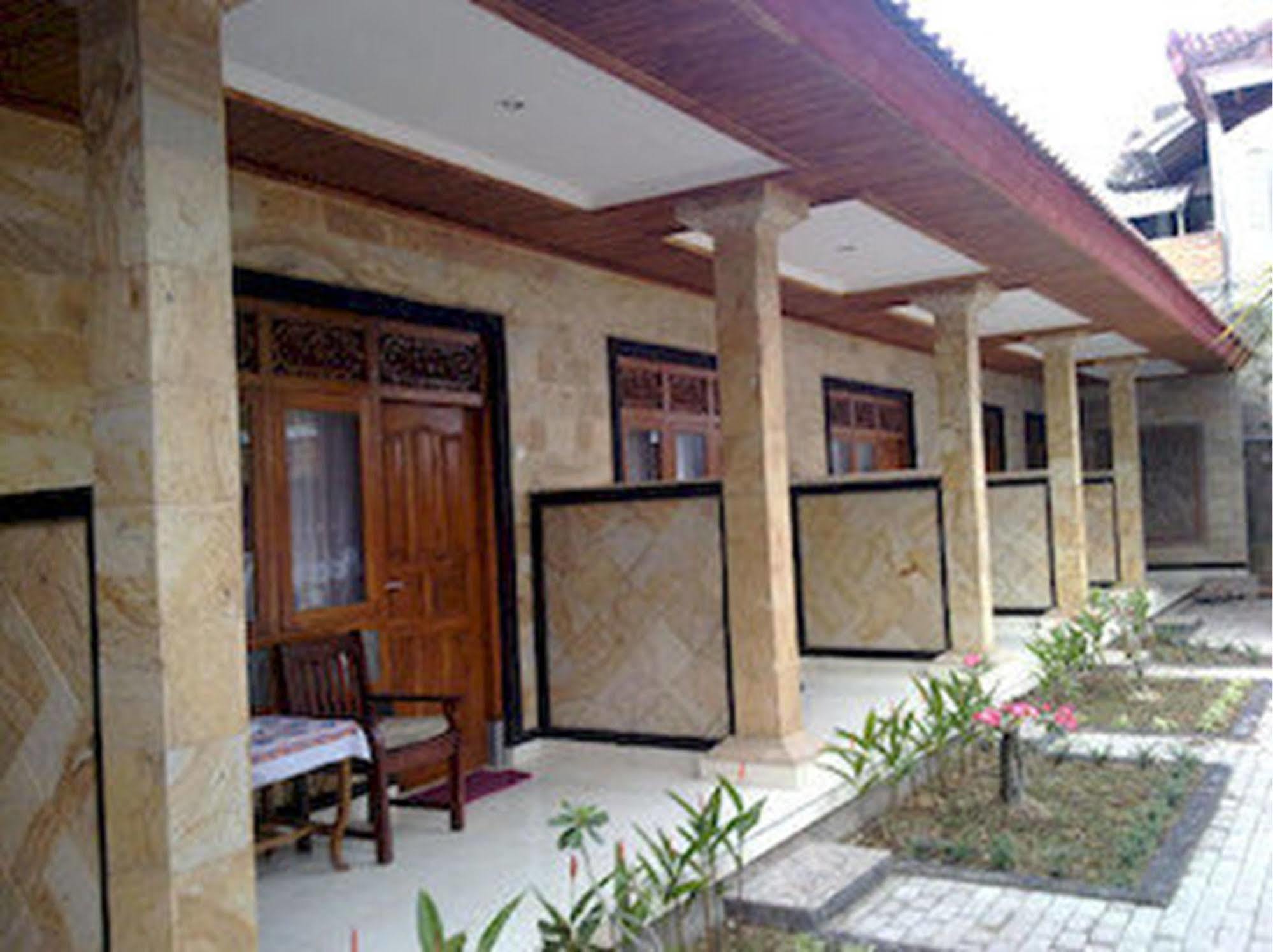 Mahendra Beach Inn Кута Екстериор снимка