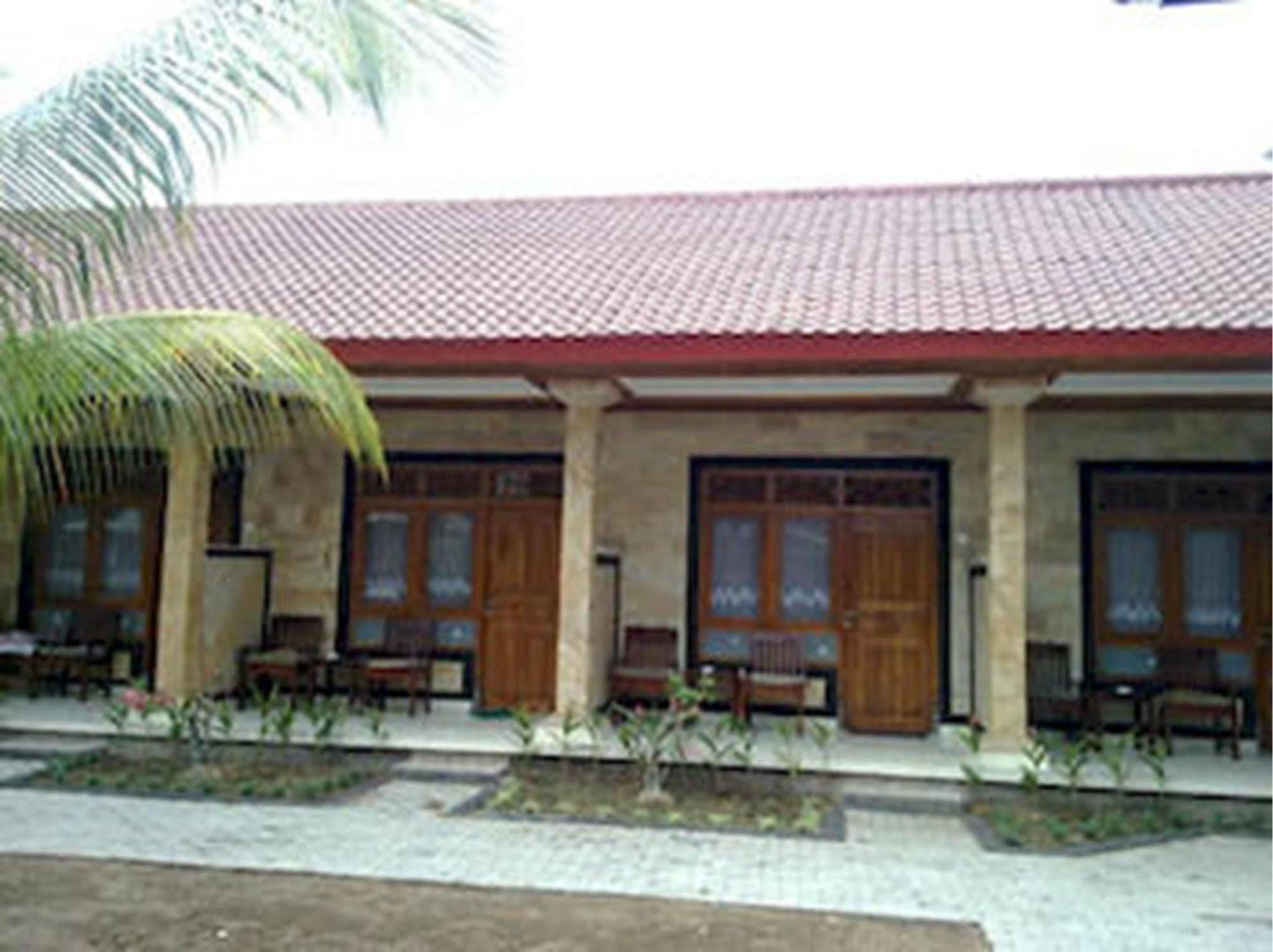 Mahendra Beach Inn Кута Екстериор снимка